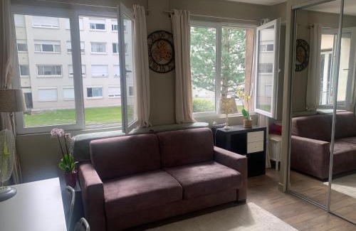 Neuilly-sur-Seine Apartment | Porte Maillot-Charming and calm studio at Neuilly
