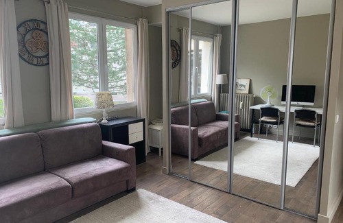 Neuilly-sur-Seine Apartment | Porte Maillot-Charming and calm studio at Neuilly
