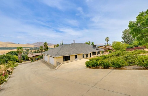 Porterville House | Porterville Getaway with Patio and Valley Views!