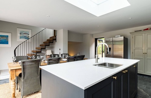 Rock Cottage | PORTHILLY GREYS, pet friendly, country holiday cottage in Rock