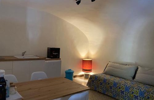 Historic Center Apartment | Portico dei Servi Central Historical Apartment