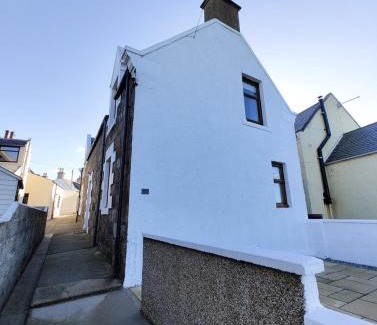 Buckie House | Portknockie 17 Harbour Place Refurbished for 2025 Season