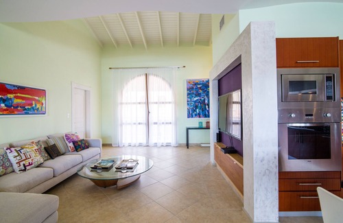 Maho Condo | Porto Cupecoy : Spacious 2 BRS condo on Porto Cupecoy Marina
