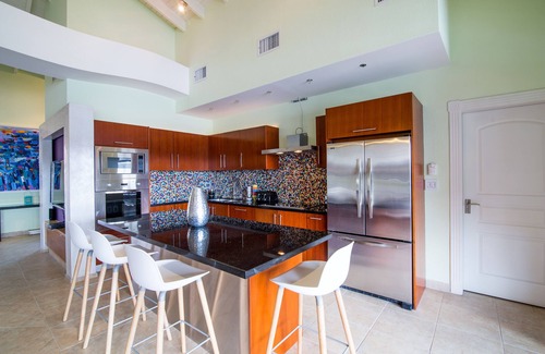 Maho Condo | Porto Cupecoy : Spacious 2 BRS condo on Porto Cupecoy Marina