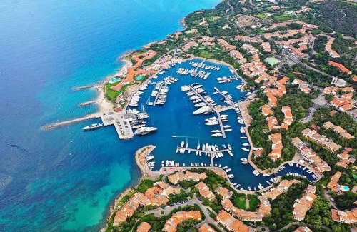 Porto Rotondo Apartment | Porto Rotondo Stay - La stanza nel centro storico del Paese