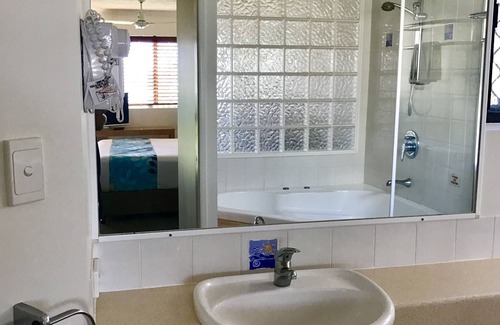 Dicky Beach Hotel | Portobello By The Sea