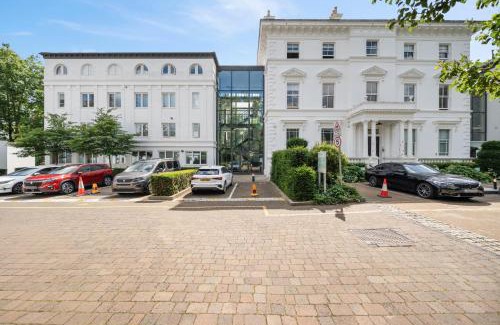 Golborne Apartment | Portobello Dock - 1st floor Canal View