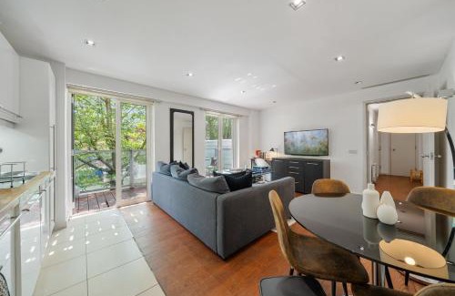 Golborne Apartment | Portobello Dock - 1st floor Canal View