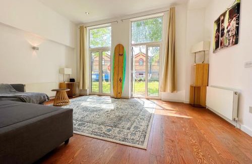 North Kensington Apartment | Portobello Dock Canalside Apartment