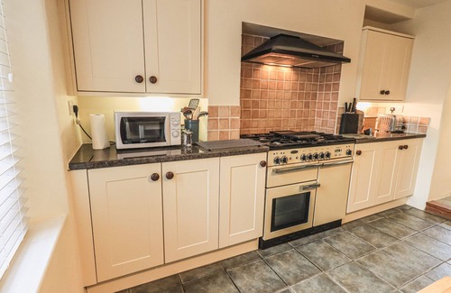 Lindale House | PORTOBELLO, pet friendly, with a garden in Lindale