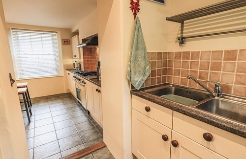 Lindale House | PORTOBELLO, pet friendly, with a garden in Lindale