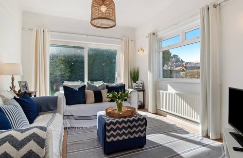 Saundersfoot House | Portsea - Sea Views, Close to Beach