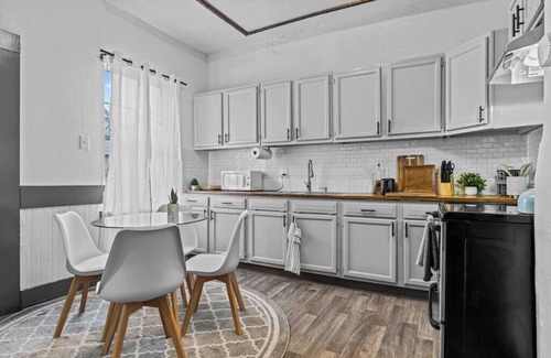 Portsmouth Apartment | Portside~Kid Friendly~Fast Wi-Fi~Self Check in