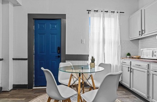 Portsmouth Apartment | Portside~Kid Friendly~Fast Wi-Fi~Self Check in