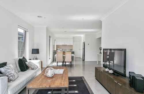 Safety Beach House | Portside Summer House