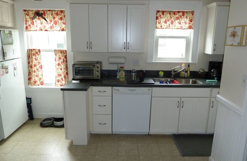 Portsmouth Condo | Portsmouth. Beautiful 2 BR Condo. Great Location. Short Walk To Market Square.