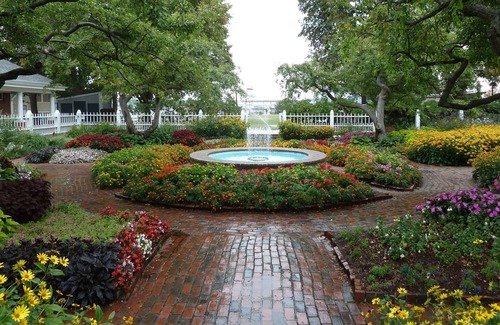 Portsmouth Condo | Portsmouth. Beautiful 2 BR Condo. Great Location. Short Walk To Market Square.