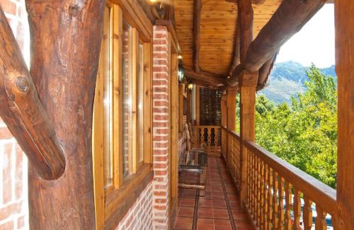 Lon House | Posada Peñas Arriba