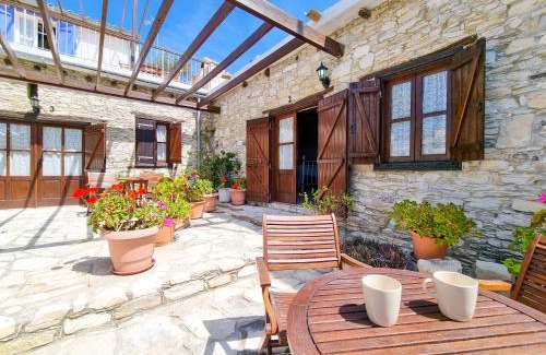 Skarinou Apartment | Poseidon's Pool Paradise
