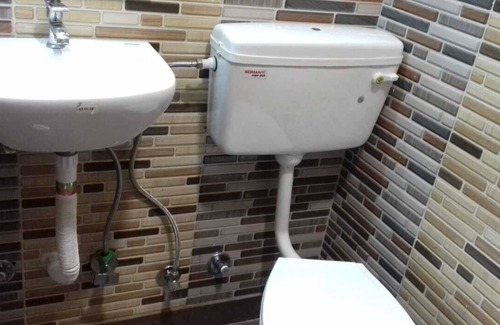 Lajpat Nagar House | Posh foreigners area, cream location, very safe for females, plush green area