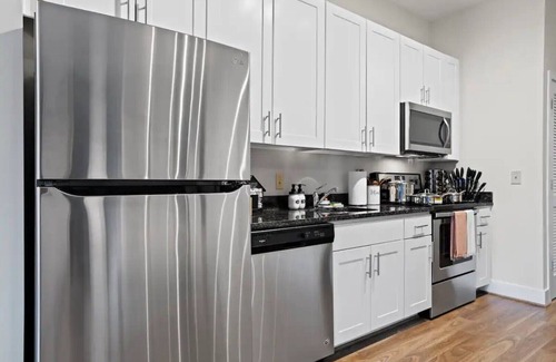 Old Town North Apartment | ⚜Posh Old Town Studio Apt w/Complimentary Parking⚜