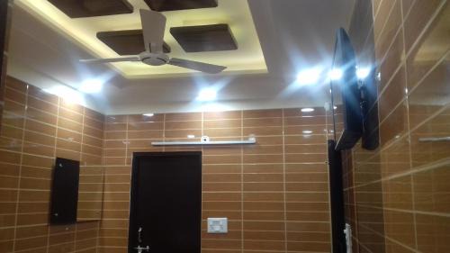Lajpat Nagar Apartment | Posh Sdelhi Foreigners Area, Vsafe, Lajpat Ngr-2