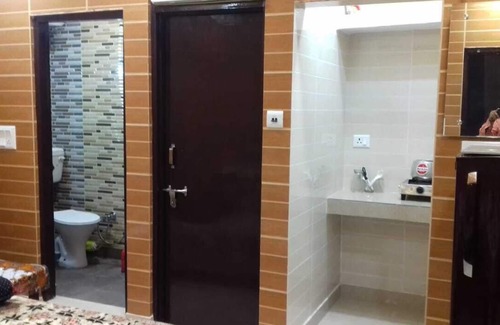Lajpat Nagar Apartment | Posh south delhi foreigners area, cream location and very safe for females