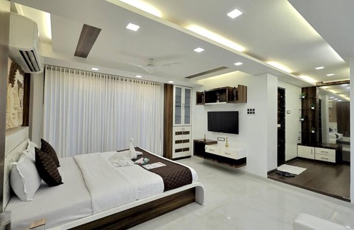 Borivali West Villa | Posh Villa - 4 Bedroom w chef/WIFI upto 13 people