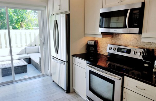 Bella Vista Condo | POSHPADZ-Sandpiper Villa Walk to Jupiter Beach-Bella Vista