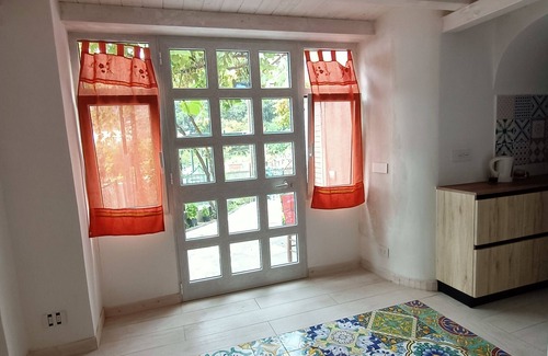 Positano Apartment | Positano Little House. Sea view. White Dome.Terrace&WinePergola.15minToTheBeach