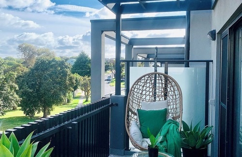 Mornington House | Position perfection - Mornington nWalk to beach and shops