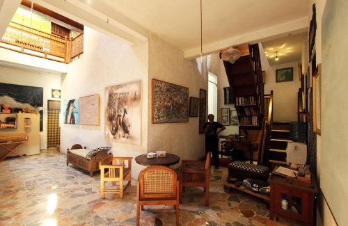 Yogyakarta House | Posnya Seni Godod Art Gallery & Homestay