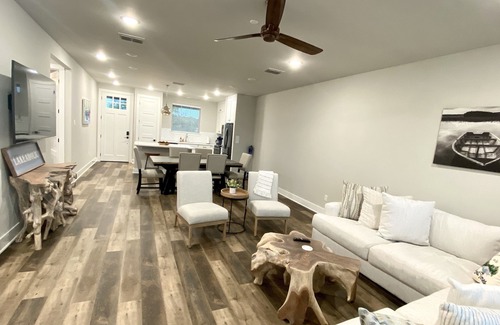Graford Condo | Possum Kingdom Condo Overlooking Pool, Hot Tub and Marina