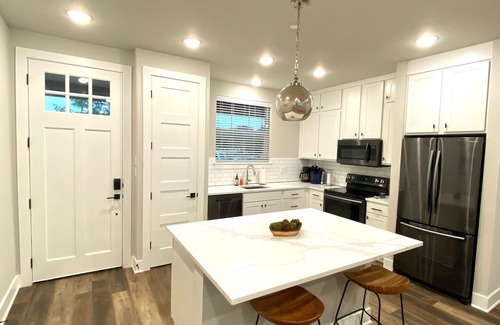 Graford Condo | Possum Kingdom Condo Overlooking Pool, Hot Tub and Marina