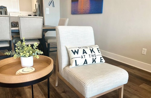 Graford Condo | Possum Kingdom Condo Overlooking Pool, Hot Tub and Marina