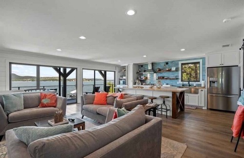 Graford House | Possum Kingdom's Reel Scenic Haus, 3bd/2ba sleeps 8 waterfront w/beautiful views