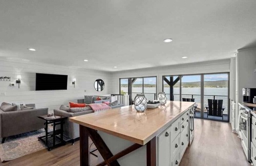 Graford House | Possum Kingdom's Reel Scenic Haus, 3bd/2ba sleeps 8 waterfront w/beautiful views