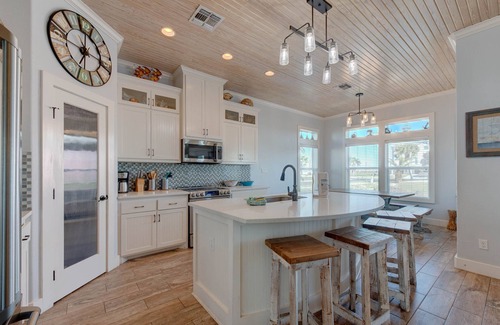 Port Aransas House | Postcard from Paradise | Pet Friendly, Shared Pool