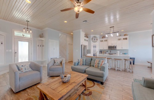 Port Aransas House | Postcard from Paradise | Pet Friendly, Shared Pool
