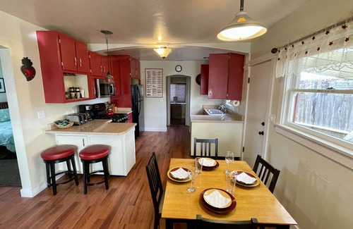 Arcata House | Potter's Bungalow - Near Downtown Plaza, 3 bed
