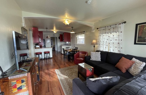 Arcata House | Potter's Bungalow - Near Downtown Plaza, 3 bed