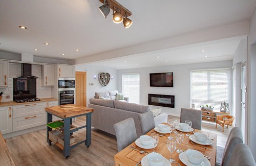 Troutbeck Bridge Cabin | Potters Lodge - a holiday lodge that sleeps 6 guests in 3 bedrooms