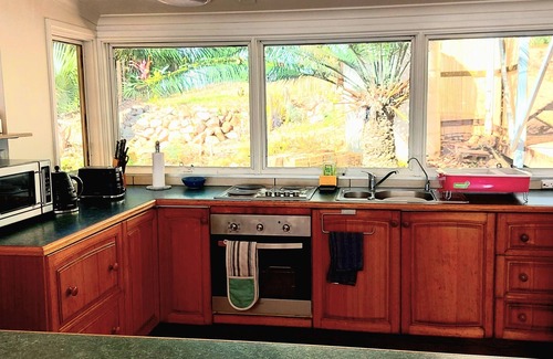 Hunchy Cottage | Potters Place Montville with Hinterland Views, Deck, Fireplace