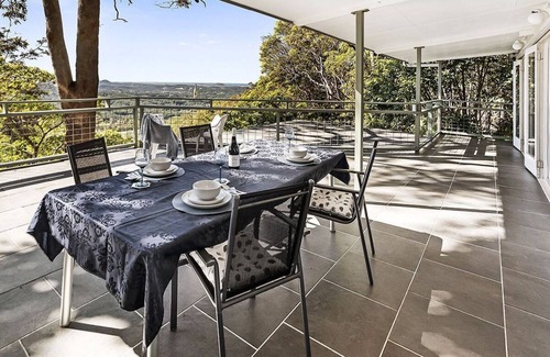 Hunchy Cottage | Potters Place Montville with Hinterland Views, Deck, Fireplace