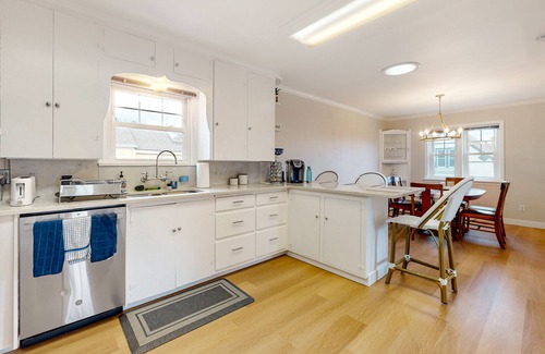 Poulsbo House | Poulsbo Haven Retreat | Walkable home in Poulsbo with deck, sunset view & yard