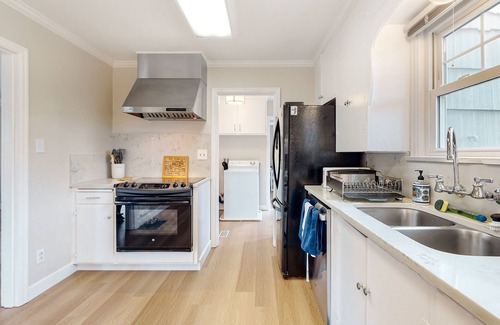 Poulsbo House | Poulsbo Haven Retreat | Walkable home in Poulsbo with deck, sunset view & yard