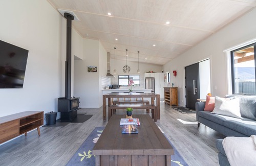 Te Anau House | Pounamu Paradise - Te Anau Holiday Home