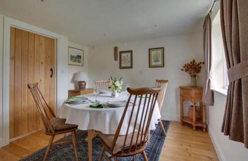 Abbess Roding Apartment | Pound Hill Cottage