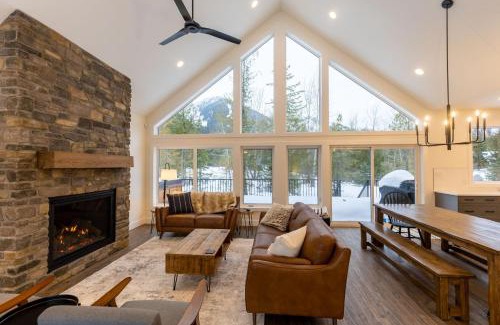 East Kootenay House | Powder House Chalet by Fernie Central Reservations