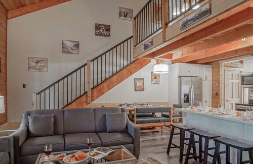 Snowshoe House | Powder Monkey 9 Ski In Ski Out steps from Snowshoe Village